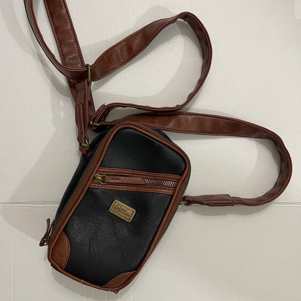 White Mountain Crossbody / Small Messenger Bag‎